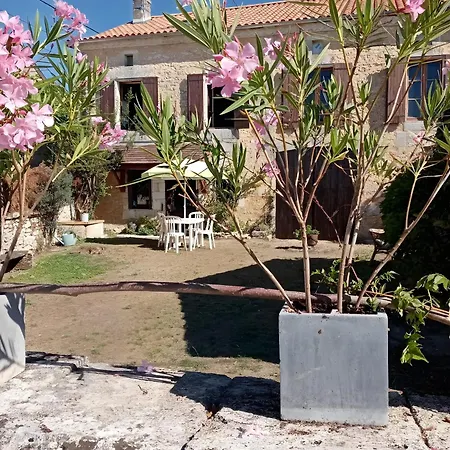 Maison De Chez Roger بيت للعطل